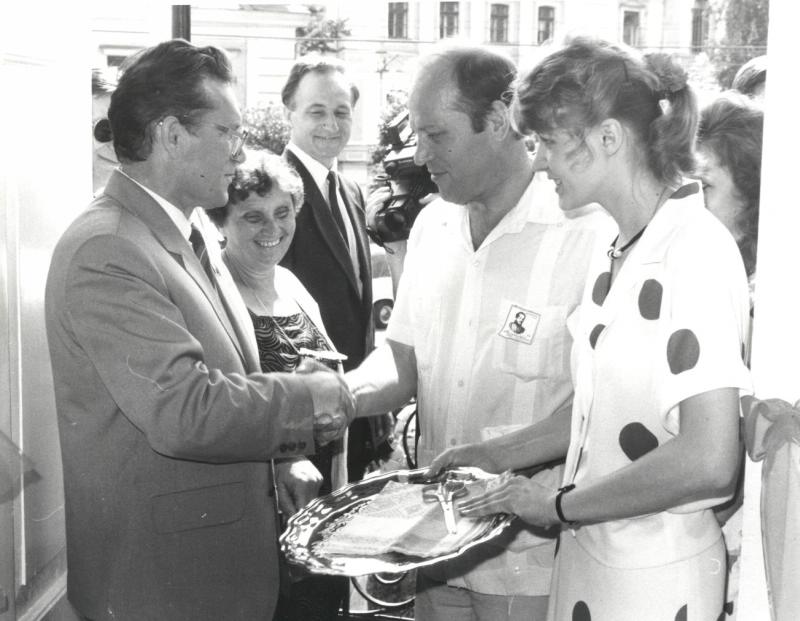 4. Открытие Литературного музея в г. Пенза. 1.07.1989. Перед разрезанием красной ленточки.