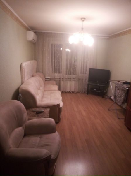 Фото: Срочно!!! <br>Сдаётся комната в 3-к квартире. <br>В квартире проживает 2 молодых человека. Квартира с хорошим ремонтом, комната проходная, но есть и изолированная. Район м.Медведково до метро пешком 5 мину. Цена 14т.р.+коммуналка <br>vk.com/kirillchernikov24<br>89094401573 (WhatsApp) Кирилл