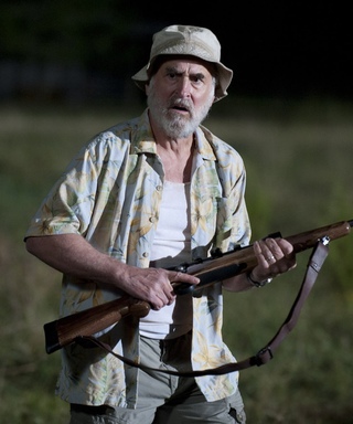 опасный фермер. фермер игрушка. человек трактор. опасный фермер. дейл ходячие мертвецы актер.